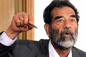 قبر صدام زیارتگاه تبدیل شد !