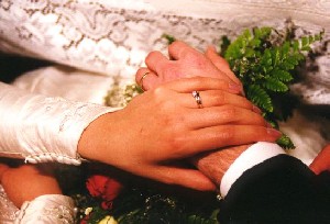 چرا حلقه ازدواج باید در انگشت دوم قرار گیرد؟