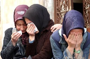 زنان 16 ماه از عمر خود را گریه میکنند