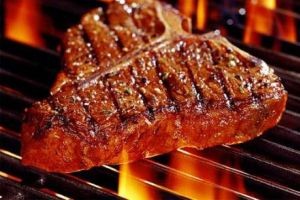 اجبار مسلمانان به خوردن گوشت خوک