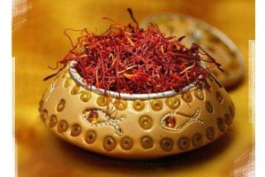 فروخته شدن زعفران تقلبی با طعم خون گاو!