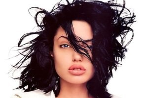 آنجلینا جولی قهرمان یک کتاب کمیک میشود