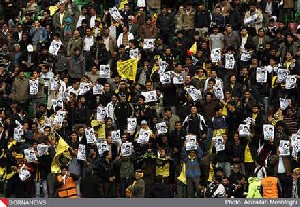 حمله اصفهانی ها به عادل فردوسیپور