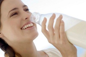 چقدر شیر باید در طول روز بنوشیم؟