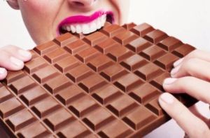 آیا در خوردن شکلات زیاده روی میکنید؟