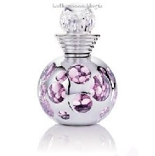 خرید عطر برای همسرتان مناسب نیست