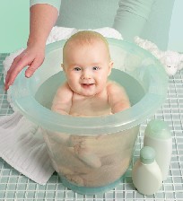 چگونه کودک خود  را حمام کنیم؟