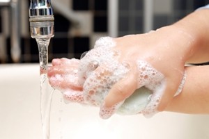 چند بار در روز باید دستهای خود را بشوییم؟