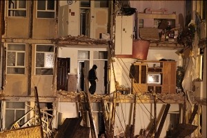 مرگ خانم 63 ساله و 2 کودک در آوار ساختمان