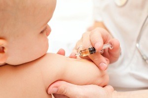 آیا نوزادتان در هنگام واکسیناسیون ناآرامی می کند؟