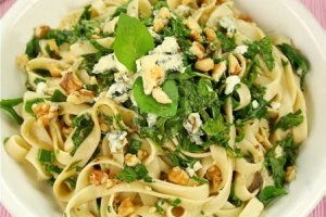 طرز تهیه نودل اسفناج خوشمزه