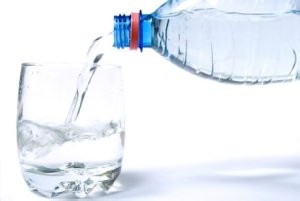 بدن ما روزانه به چه مقدار آب نیاز دارد؟