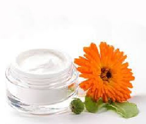 روش تهیه سه نوع کرم پوست عالی در منزل