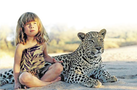 دختری که از کودکی با حیوانات وحشی بزرگ شده!