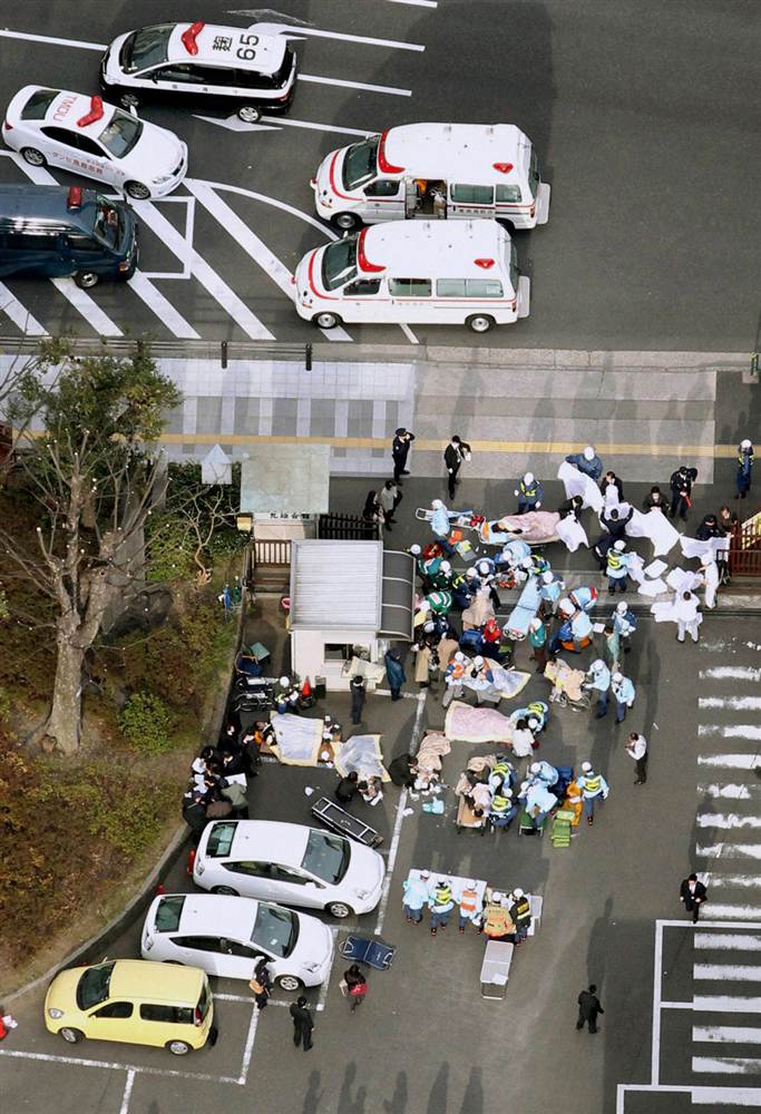 عکس های اولیه از زلزله بسیار مهیب ژاپن