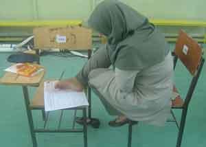 پاسخ یک دختر به سوالات آزمون کارشناسی با پا