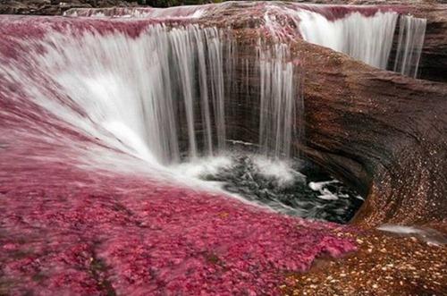 عکس هایی از زیباترین دریاچه جهان عکس هایی از زیباترین دریاچه جهان