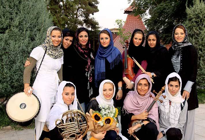 عکس هایی از اولین گروه زنان خواننده با مجوز رسمی