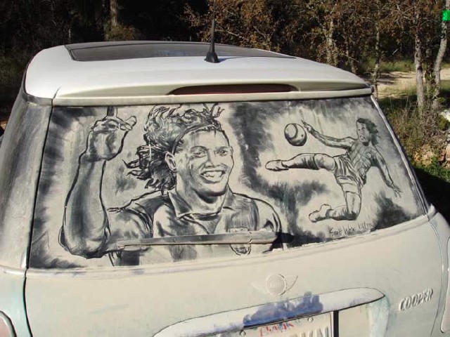 عکسهایی از نقاشی هنرمندانه روی ماشینهای کثیف