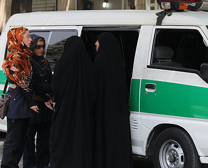 عکس هایی از برخورد با بد حجابی در تهران ، تیر 1390