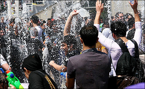 عکس های دختران بد حجاب در جشن آب‌پاشی تهران