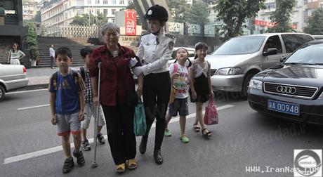 عکس هایی از افسرهای زن در پلیس راهنمایی چین