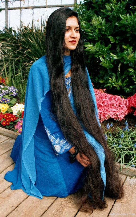 عکس های جالب و دیدنی از زنانی با بلندترین موی دنیا