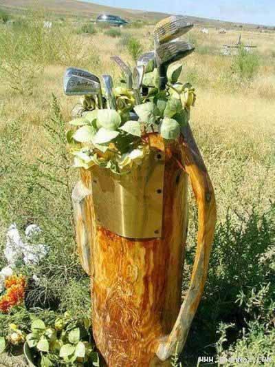 عکس های عجیب ترین و خنده دار ترین سنگ های قبر