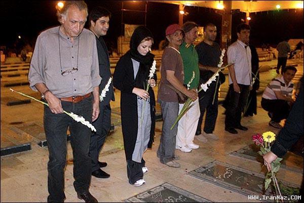 نیوشا ضیغمی و همسرش بر سر مزار شهدا +تصاویر نیوشا ضیغمی و همسرش بر سر مزار شهدا +تصاویر