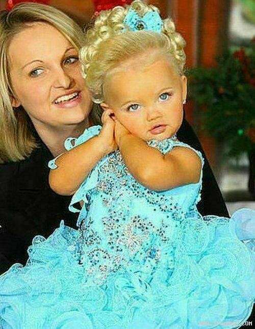 عکس هایی دیدنی از کوچک ترین دختر مانکن جهان