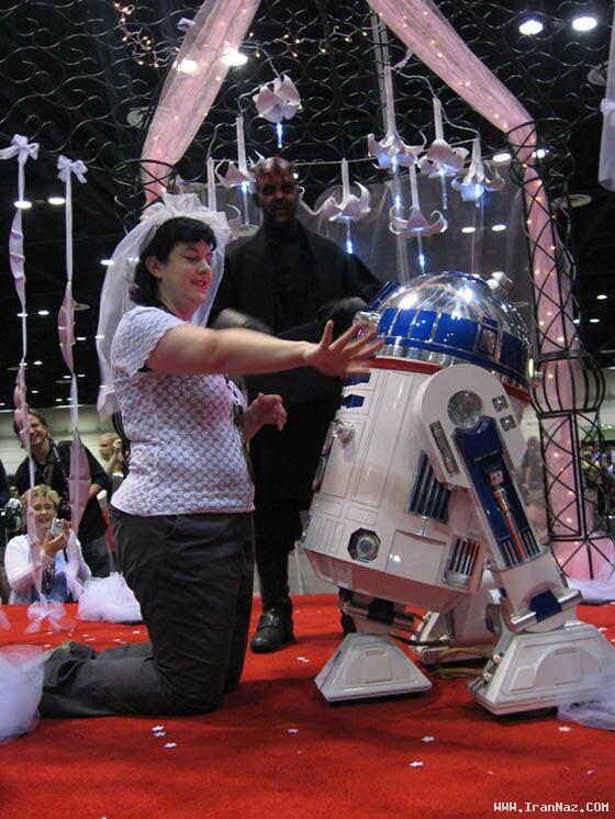 عکس های ازدواج عجیب دختری با ربات جنگ ستارگان