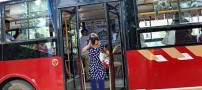 وای، ببینید این دختر خانم سرش لای کجا گیر کرده!!!