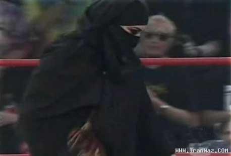 عکس های حضور زنی با حجاب کامل در کشتی کج