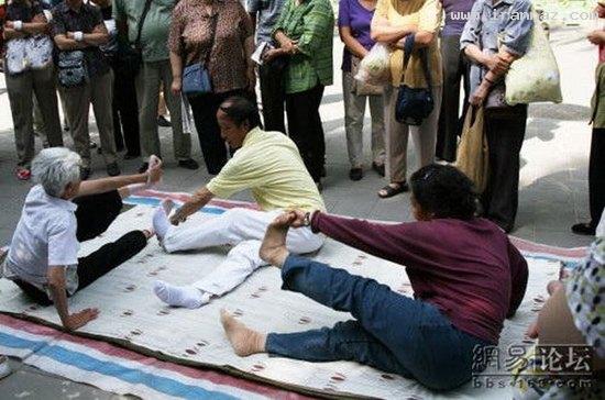 عکس هایی از حرکات باور نکردنی یک پیر زن 90 ساله