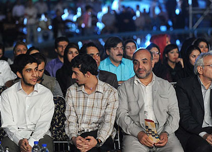 عکسهای پسر احمدی نژاد کنسرت موسیقی