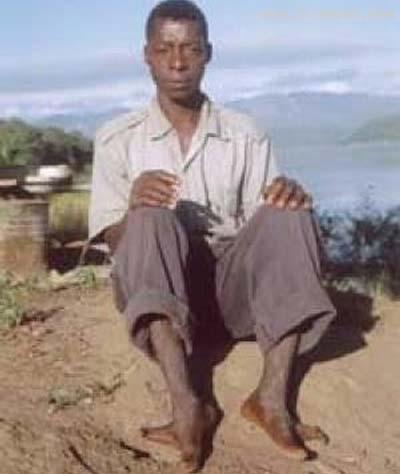 عکس های قبیله ای آفریقایی با پاهایی بسیار عجیب!