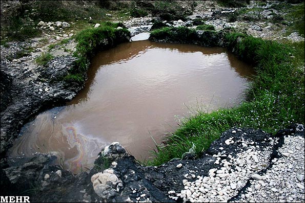 جوشیدن خون اژدها از چشمه های قیر رامهرمز