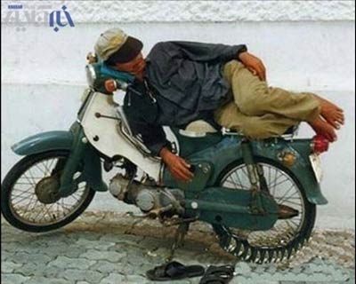 عکس هایی خنده دار از چرت زدن در محل کار