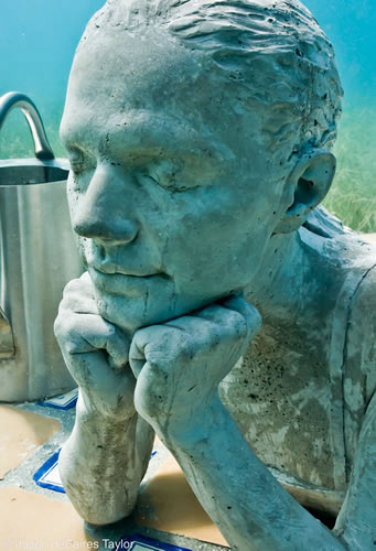 عکس هایی از برپایی موزه ای در زیر دریا